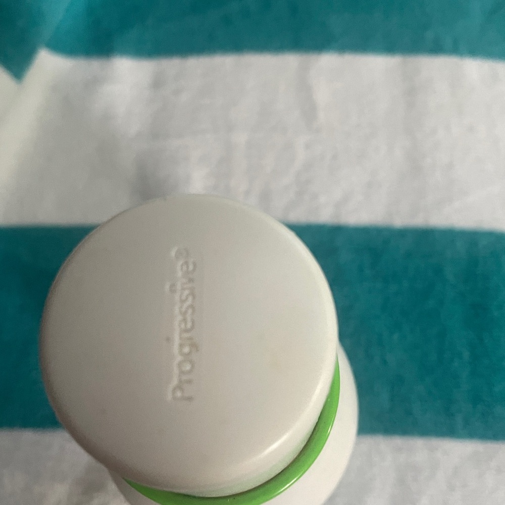 Progressive White and Green Kitchen Gadget